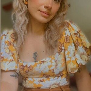 NWOT Altar’d State bubble sleeve crop top XS